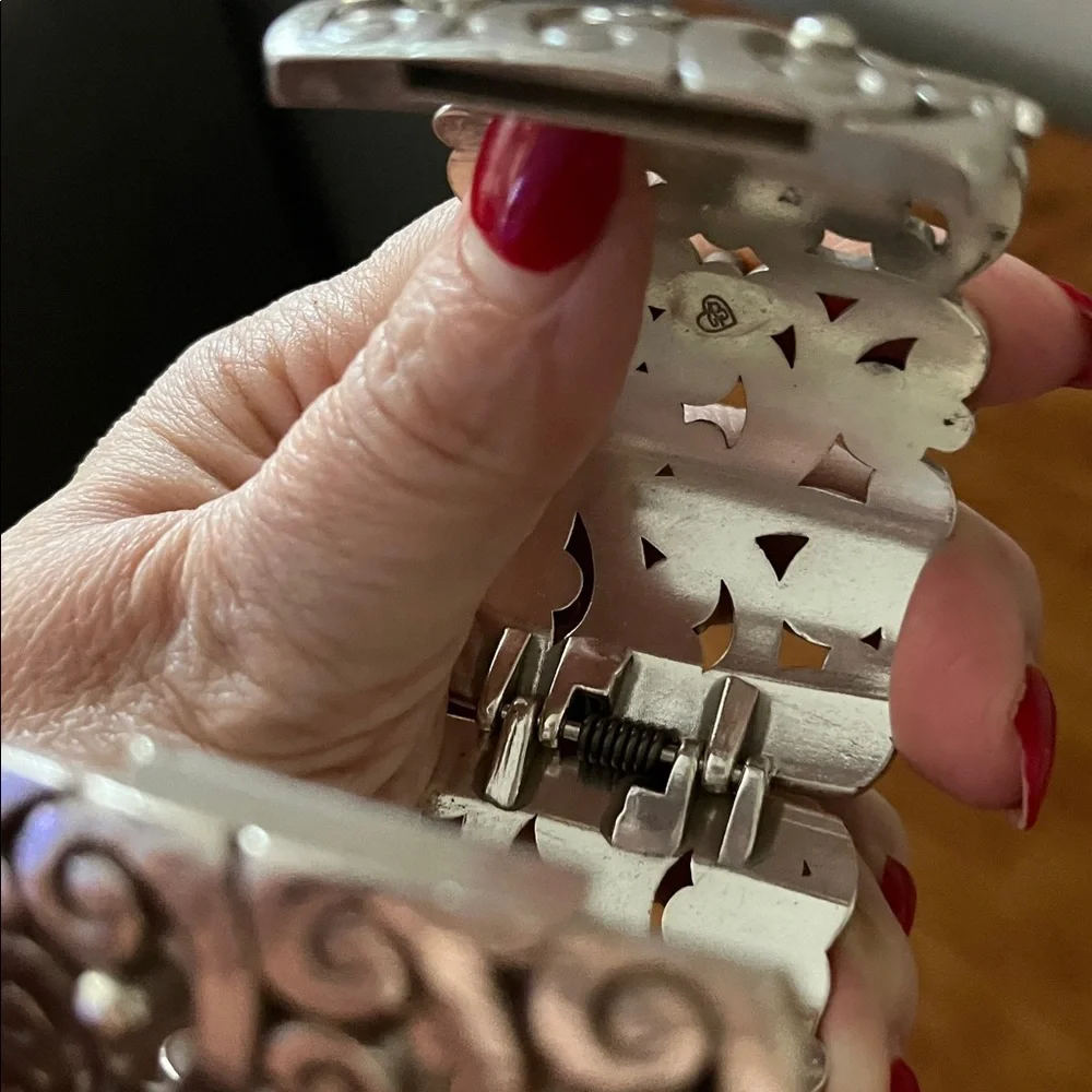 BRIGHTON Retired Madrid Lace, Magnetic hinged bracelet - Picture 3 of 3